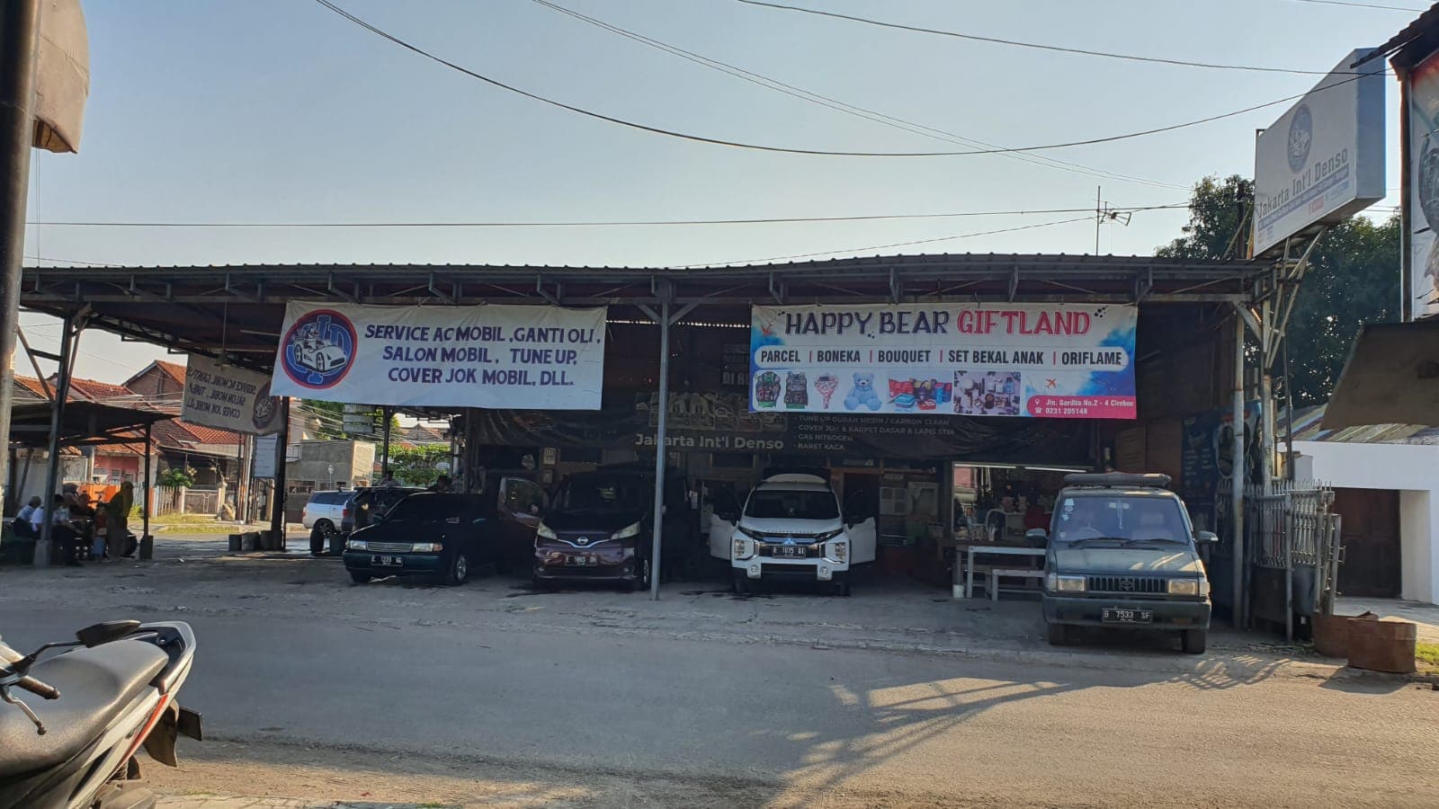 Area servis dan cuci Jakarta Int'l Denso di Jl. Garuda No. 2 Cirebon