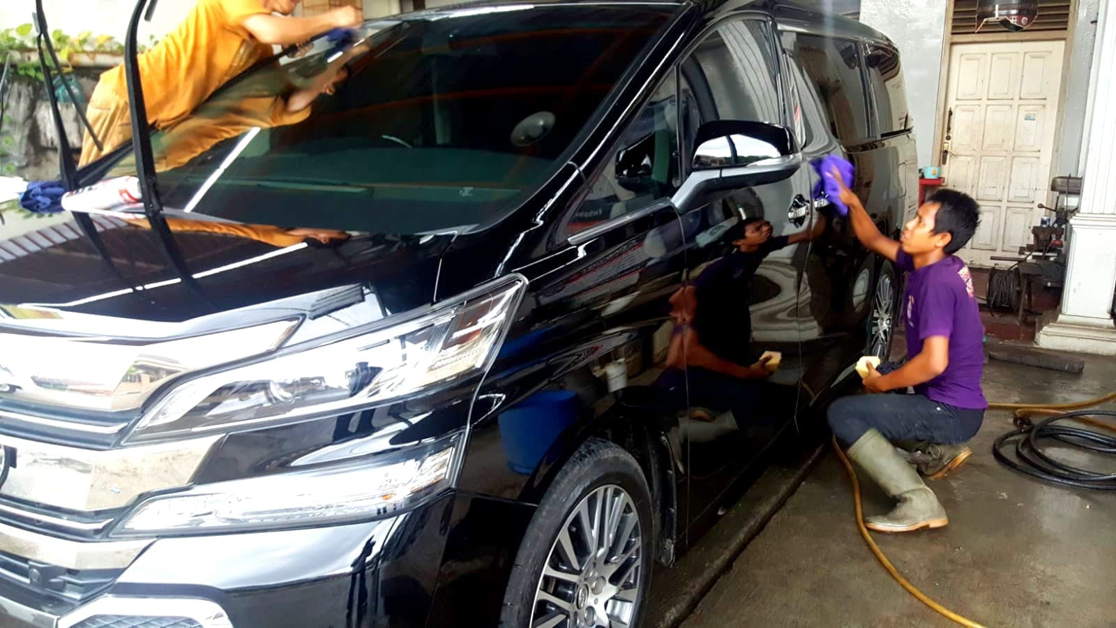 Tips Cuci Mobil di Rumah